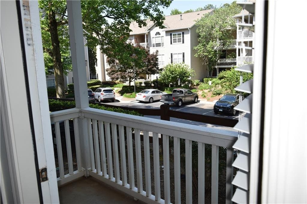 1 bedroom, 1 bathroom, 546 sq ft condominium for sale at 1250 Parkwood Circle 1102, Atlanta, GA 30339 — photo 8