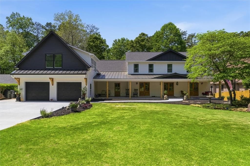 6 bedroom, 6 bathroom, 4,926 sq ft single family residence for sale at 3685 High Green Drive, Marietta, GA 30068 — photo 2
