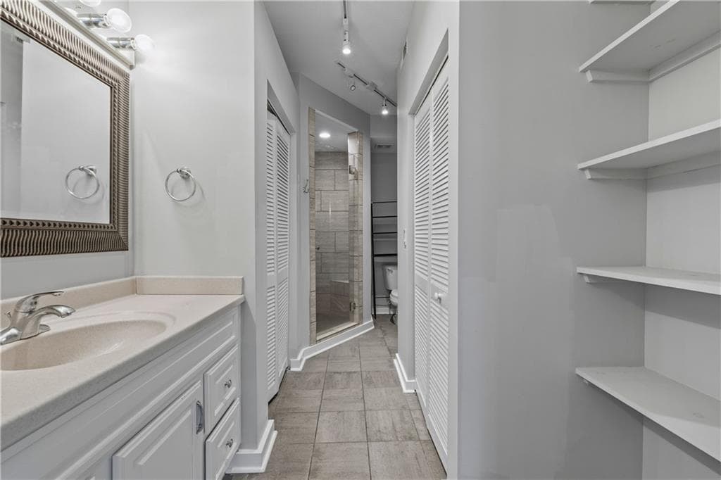1 bedroom, 1 bathroom, 775 sq ft condominium for sale at 800 Peachtree Street 1517, Atlanta, GA 30308 — photo 7