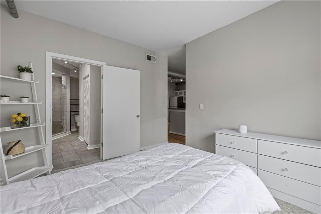 1 bedroom, 1 bathroom, 775 sq ft condominium for sale at 800 Peachtree Street 1517, Atlanta, GA 30308 — photo 9
