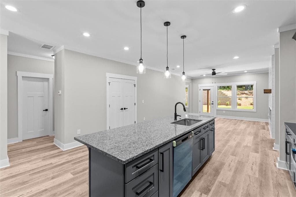 4 bedroom, 3 bathroom, 2,276 sq ft single family residence for sale at 10041 Lakeview Parkway, Villa Rica, GA 30180 — photo 6