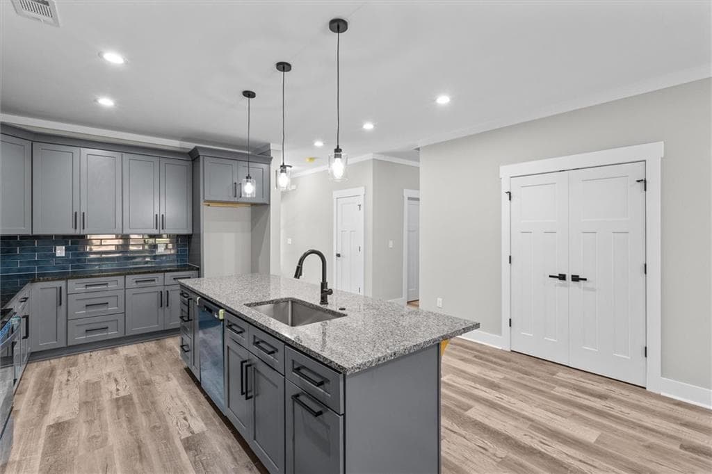 4 bedroom, 3 bathroom, 2,276 sq ft single family residence for sale at 10041 Lakeview Parkway, Villa Rica, GA 30180 — photo 7