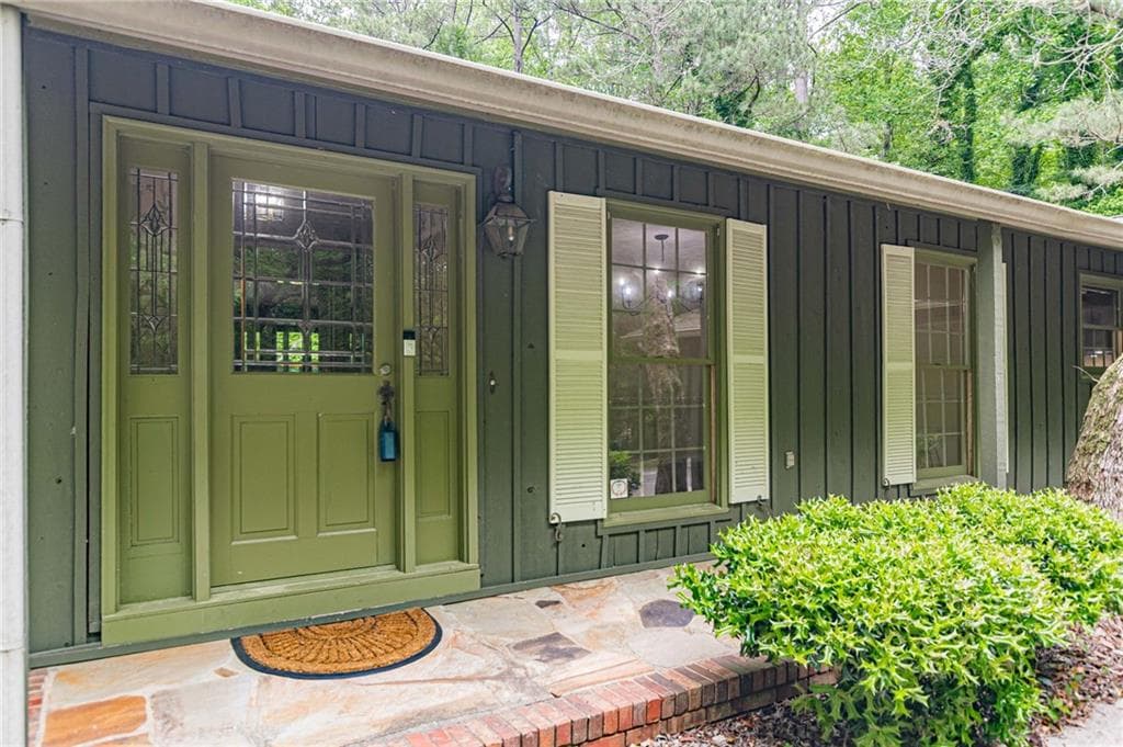 2 bedroom, 4 bathroom, 2,480 sq ft single family residence for sale at 729 Ga-92, Fayetteville, GA 30214 — photo 2