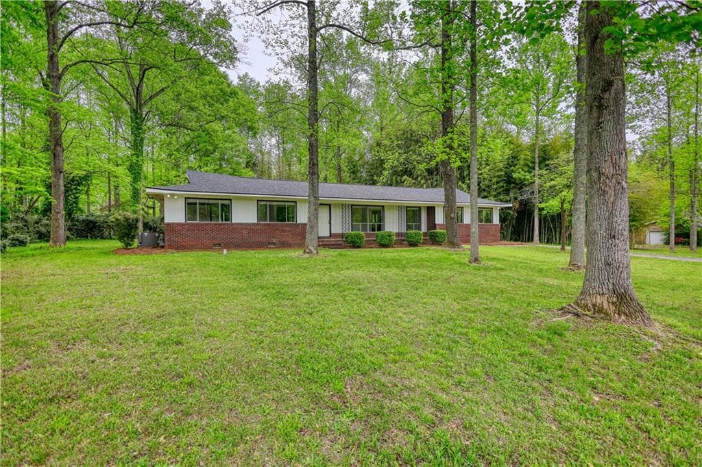 3 bedroom, 2 bathroom, 1,547 sq ft single family residence sold at 555 Joy Street, Jackson, GA 30233