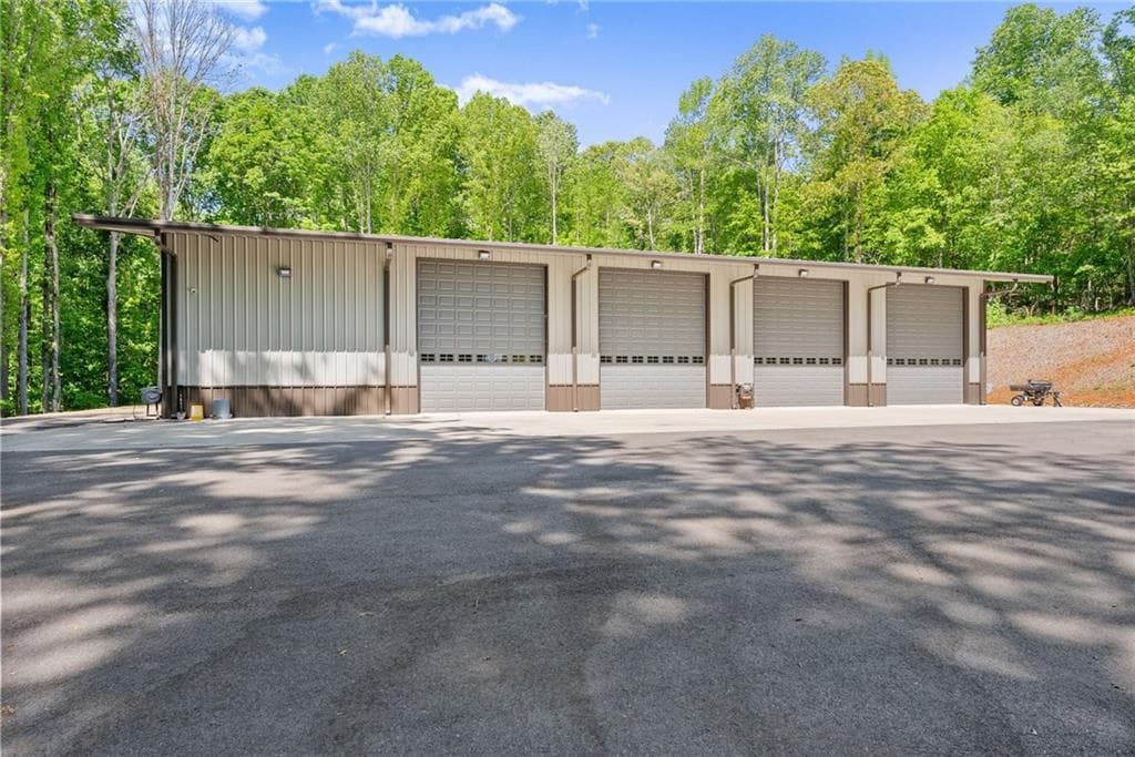 7 bedroom, 7 bathroom, 6,302 sq ft single family residence for sale at 3263 Tanners Mill Road, Gainesville, GA 30507 — photo 5