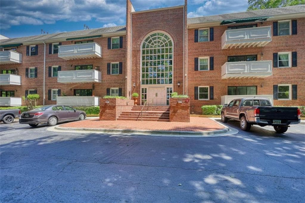 2 bedroom, 2 bathroom, 1,288 sq ft condominium for sale at 107 Ridley Howard Court, Decatur, GA 30030 — photo 2