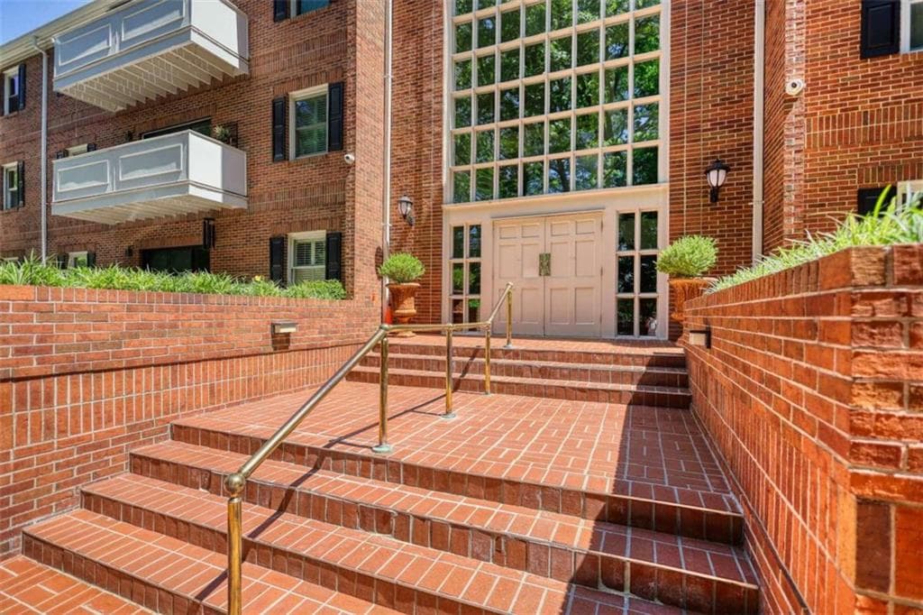 2 bedroom, 2 bathroom, 1,288 sq ft condominium for sale at 107 Ridley Howard Court, Decatur, GA 30030 — photo 3