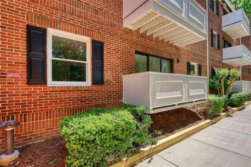 2 bedroom, 2 bathroom, 1,288 sq ft condominium for sale at 107 Ridley Howard Court, Decatur, GA 30030 — photo 7