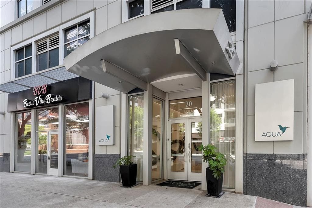 2 bedroom, 2 bathroom, 1,321 sq ft condominium for sale at 20 10th Street 1605, Atlanta, GA 30309 — photo 2