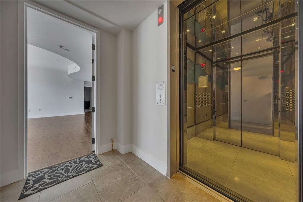 2 bedroom, 2 bathroom, 1,321 sq ft condominium for sale at 20 10th Street 1605, Atlanta, GA 30309 — photo 5
