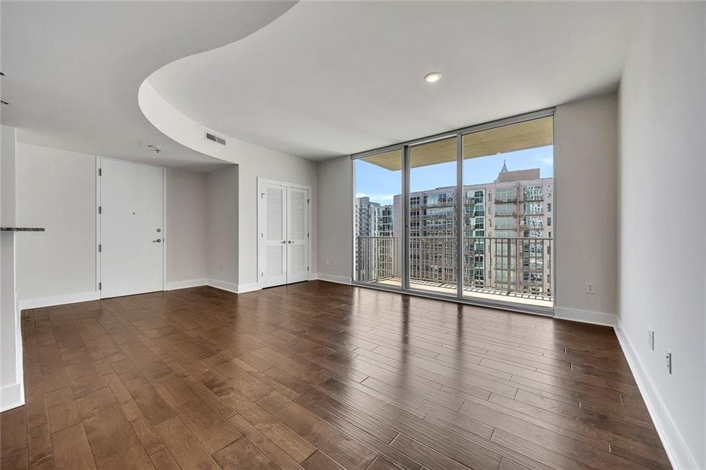 2 bedroom, 2 bathroom, 1,321 sq ft condominium for sale at 20 10th Street 1605, Atlanta, GA 30309 — photo 8