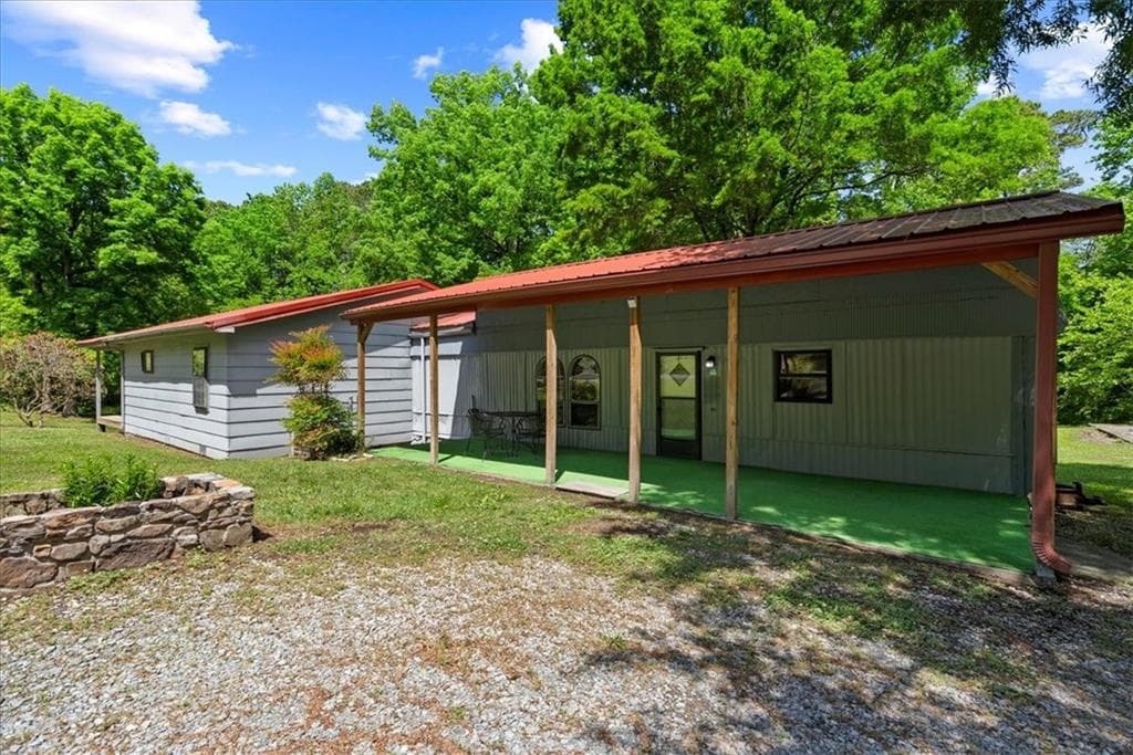 3 bedroom, 2 bathroom, 1,194 sq ft single family residence under contract at 207 Carol Joyce Drive, Dalton, GA 30721