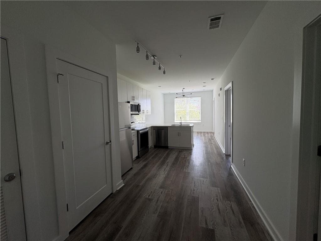 1 bedroom, 1 bathroom, 657 sq ft condominium for sale at 525 Parkway Drive 512, Atlanta, GA 30354 — photo 9