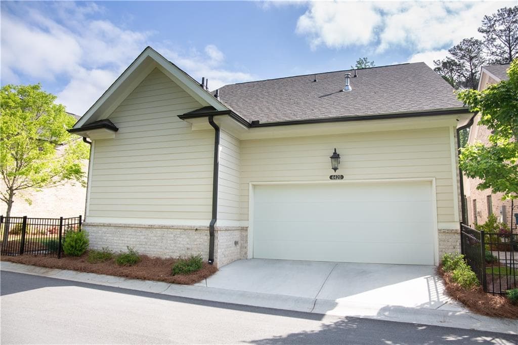 3 bedroom, 4 bathroom, 2,699 sq ft single family residence for sale at 4420 Waterside Parkway, Peachtree Corners, GA 30092 — photo 5