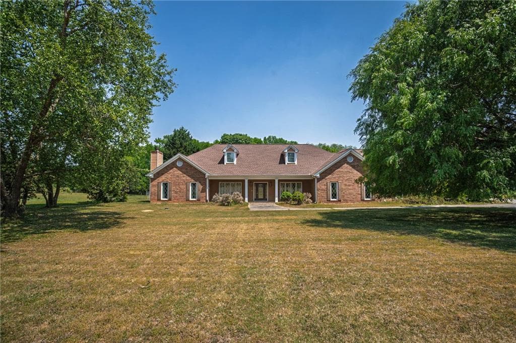 3 bedroom, 3 bathroom, 3,504 sq ft single family residence under contract at 1520 Old Monroe Madison Highway, Monroe, GA 30655 — photo 2