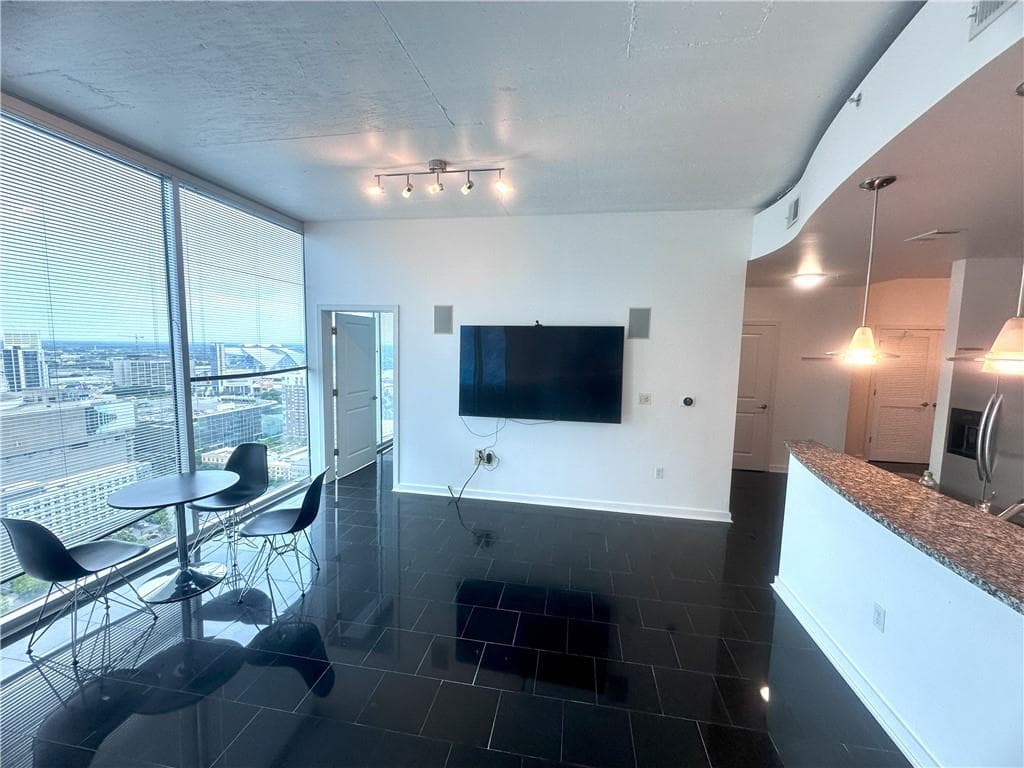 2 bedroom, 2 bathroom, 1,075 sq ft condominium for rent at 400 W Peachtree Street 3511, Atlanta, GA 30308 for $2,950 a month — photo 4