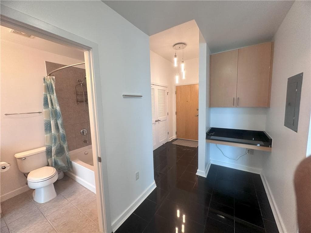 2 bedroom, 2 bathroom, 1,075 sq ft condominium for rent at 400 W Peachtree Street 3511, Atlanta, GA 30308 for $2,950 a month — photo 9