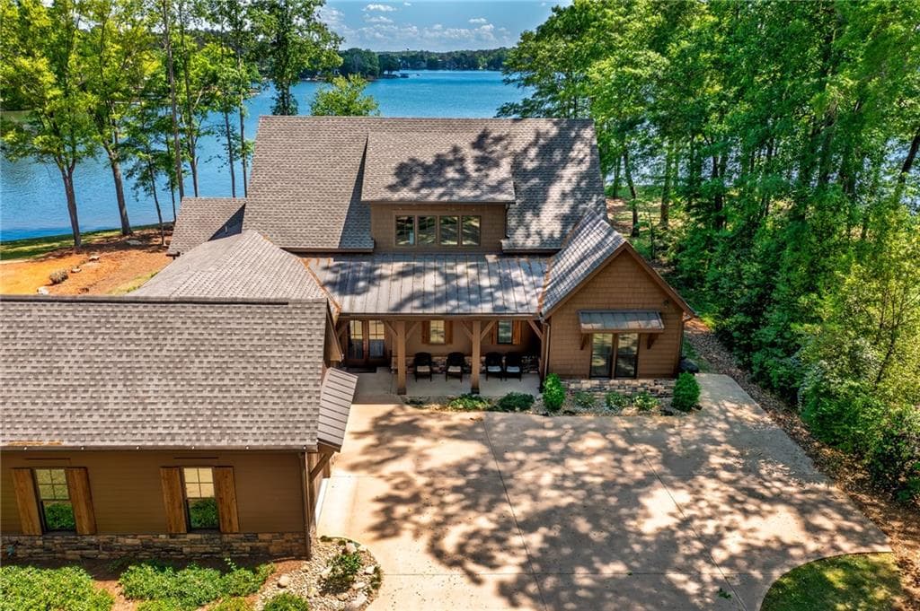 4 bedroom, 5 bathroom, 3,670 sq ft single family residence sold at 136 Phoenix Drive, Eatonton, GA 31024
