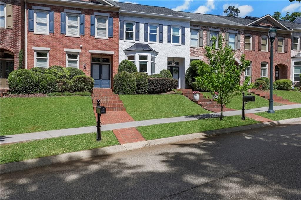 2 bedroom, 3 bathroom, 1,828 sq ft townhouse sold at 1542 Ridenour Parkway, Kennesaw, GA 30152