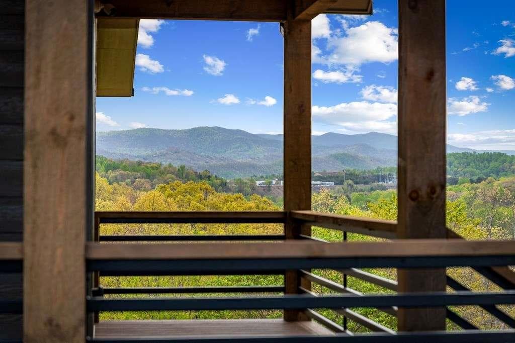 4 bedroom, 5 bathroom, 4,216 sq ft single family residence under contract at 167 Cohutta Sunset Drive, Blue Ridge, GA 30513 — photo 8