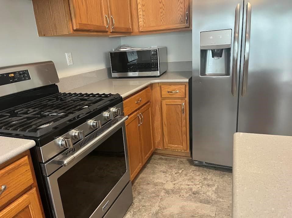 4 bedroom, 3 bathroom, 2,456 sq ft single family residence under contract at 3109 Fieldstone Court, Kennesaw, GA 30152 — photo 8