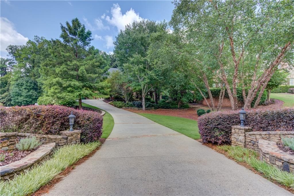 6 bedroom, 7 bathroom, 7,485 sq ft single family residence under contract at 2450 Shumard Oak Drive, Braselton, GA 30517 — photo 3