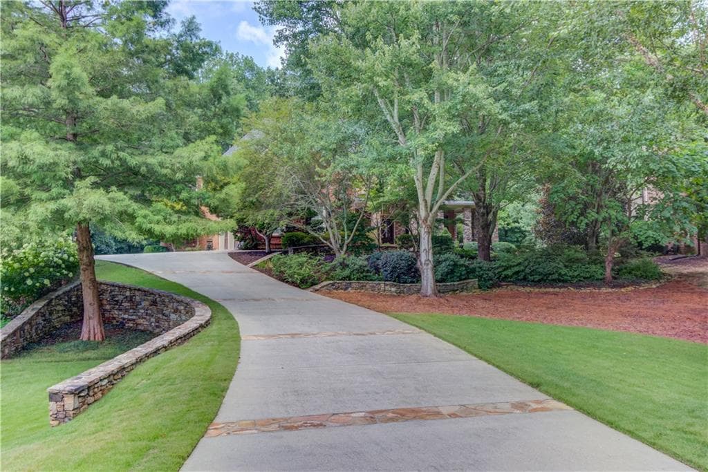 6 bedroom, 7 bathroom, 7,485 sq ft single family residence under contract at 2450 Shumard Oak Drive, Braselton, GA 30517 — photo 5