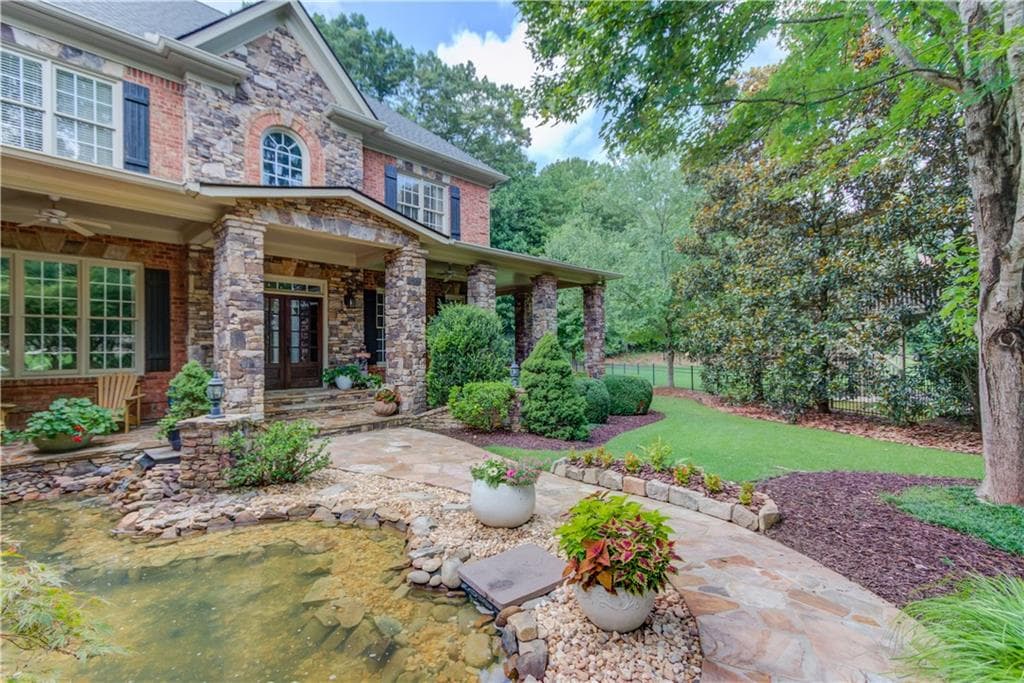 6 bedroom, 7 bathroom, 7,485 sq ft single family residence under contract at 2450 Shumard Oak Drive, Braselton, GA 30517 — photo 9