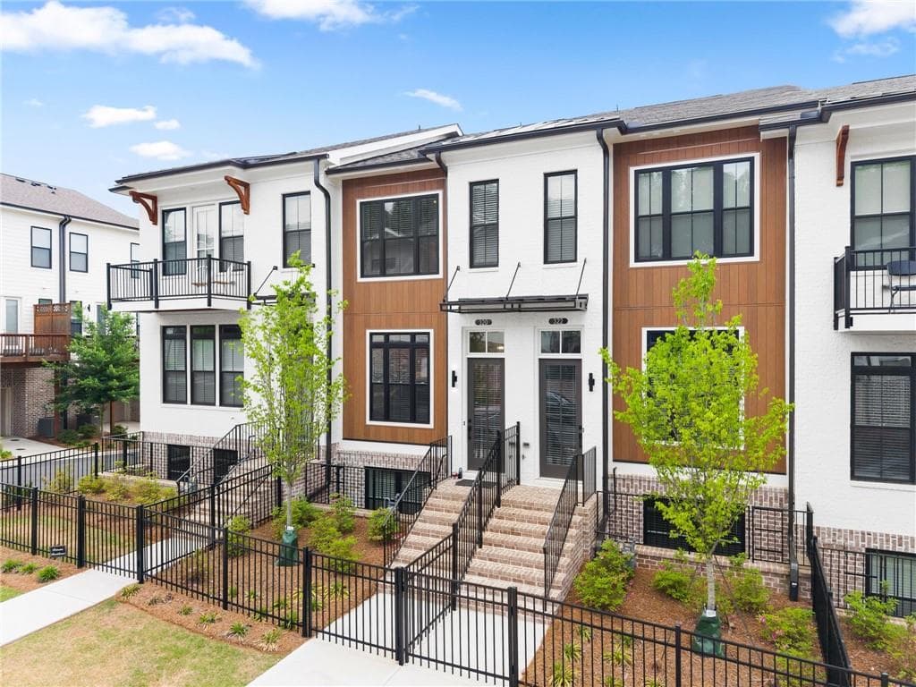 2 bedroom, 4 bathroom, 2,000 sq ft townhouse for sale at 320 Olmstead Way, Alpharetta, GA 30022 — photo 2