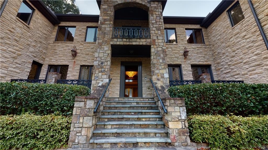 7 bedroom, 8 bathroom, 11,000 sq ft single family residence for sale at 645 Londonberry Road, Atlanta, GA 30327 — photo 5