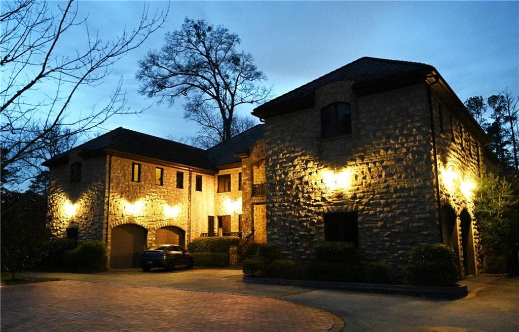7 bedroom, 8 bathroom, 11,000 sq ft single family residence for sale at 645 Londonberry Road, Atlanta, GA 30327 — photo 8