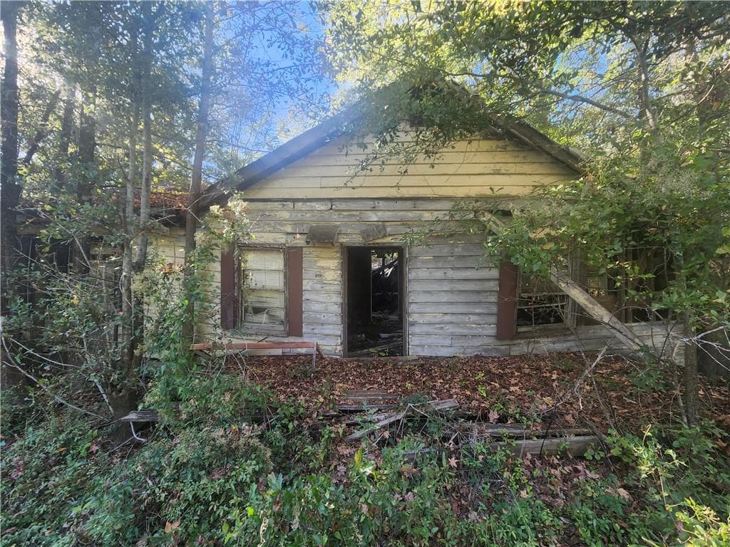 3 bedroom, 1 bathroom, 1,344 sq ft single family residence under contract at 2063 Highway 81, Oxford, GA 30054