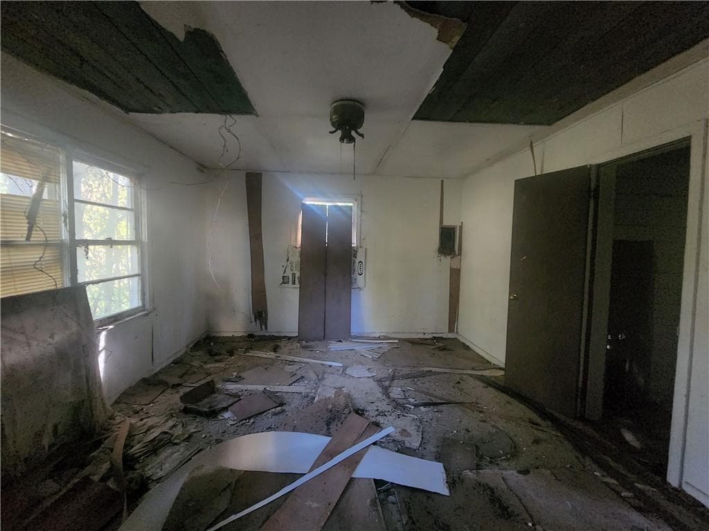 3 bedroom, 1 bathroom, 1,344 sq ft single family residence under contract at 2063 Highway 81, Oxford, GA 30054 — photo 4