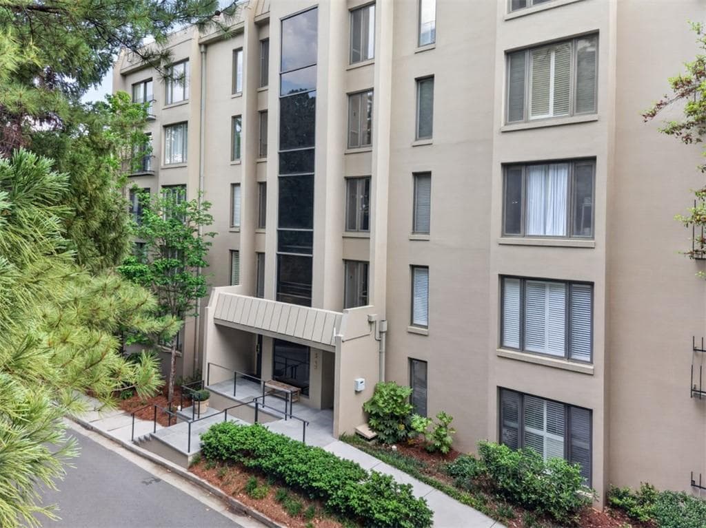 2 bedroom, 3 bathroom, 2,570 sq ft condominium for sale at 2769 Peachtree Road 10, Atlanta, GA 30305 — photo 1 of 56