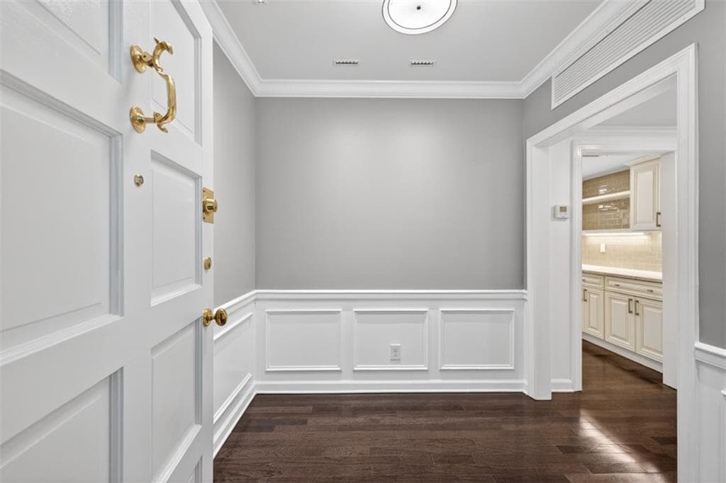 2 bedroom, 3 bathroom, 2,570 sq ft condominium for sale at 2769 Peachtree Road 10, Atlanta, GA 30305 — photo 2