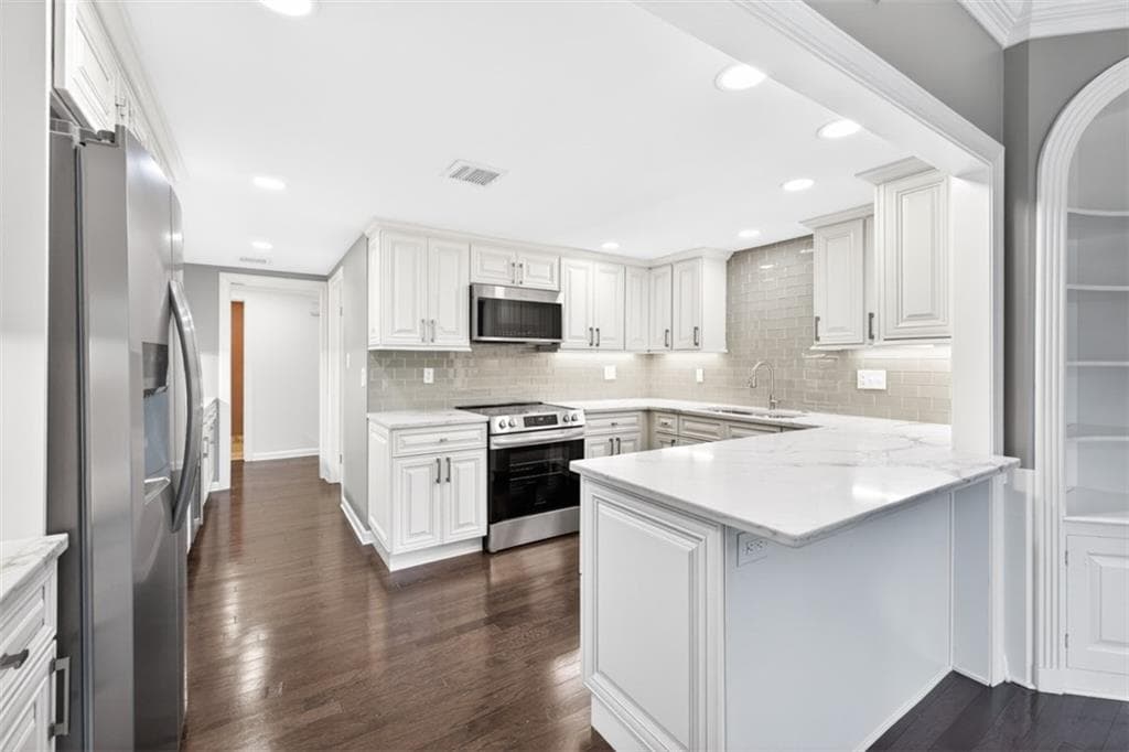 2 bedroom, 3 bathroom, 2,570 sq ft condominium for sale at 2769 Peachtree Road 10, Atlanta, GA 30305 — photo 6