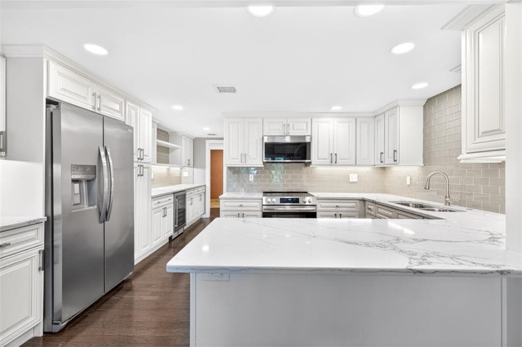 2 bedroom, 3 bathroom, 2,570 sq ft condominium for sale at 2769 Peachtree Road 10, Atlanta, GA 30305 — photo 7