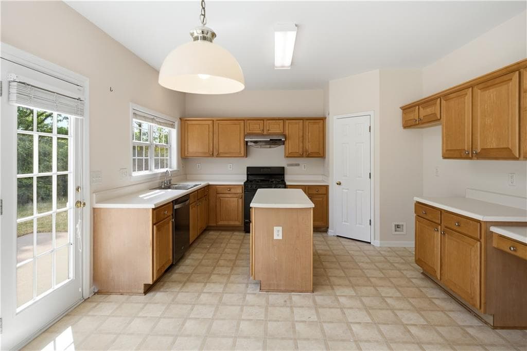 4 bedroom, 3 bathroom, 3,266 sq ft single family residence for sale at 4721 Creek Hill Lane, Sugar Hill, GA 30518 — photo 10