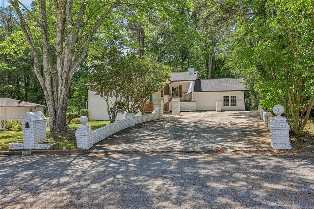 5 bedroom, 4 bathroom, 3,168 sq ft single family residence under contract at 3898 Skidmore Drive, Decatur, GA 30034 — photo 2
