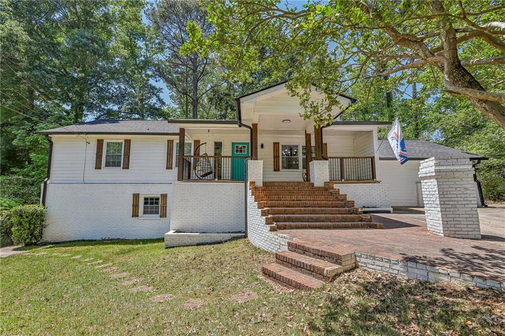5 bedroom, 4 bathroom, 3,168 sq ft single family residence under contract at 3898 Skidmore Drive, Decatur, GA 30034 — photo 3