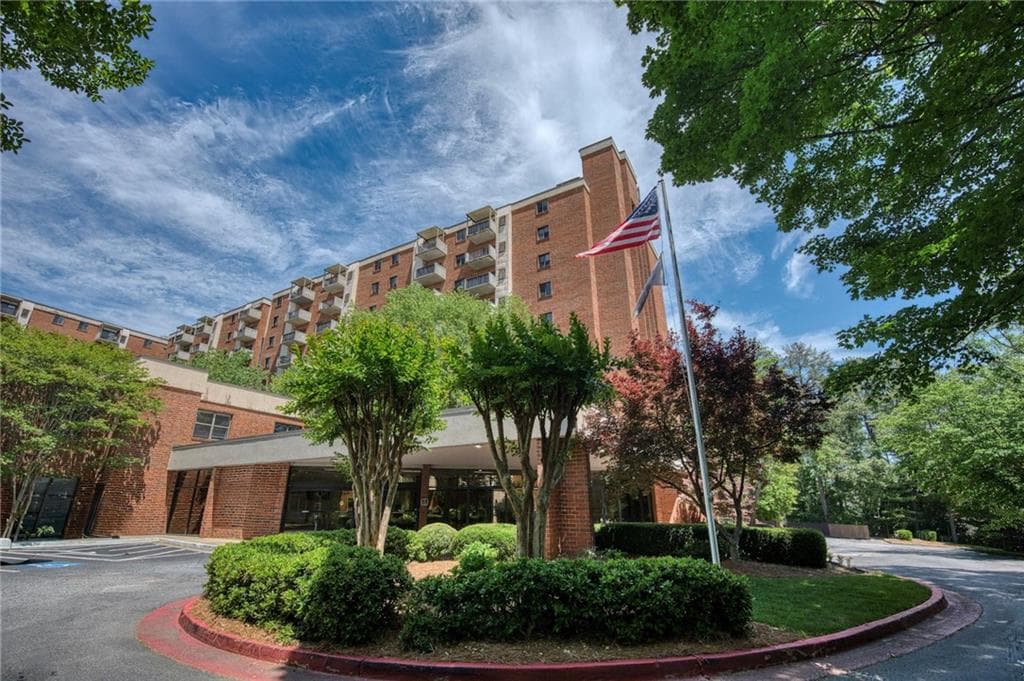 300 Johnson Ferry Road B406