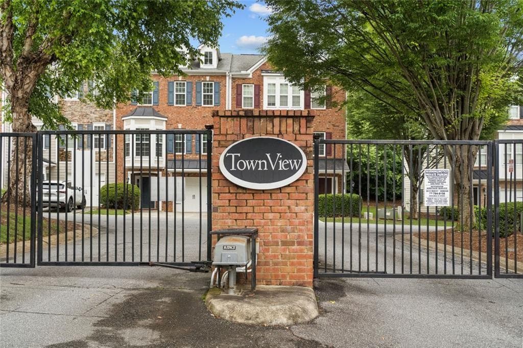 3 bedroom, 4 bathroom, 1,566 sq ft townhouse for sale at 632 Plaza Park Walk #632, Kennesaw, GA 30144
