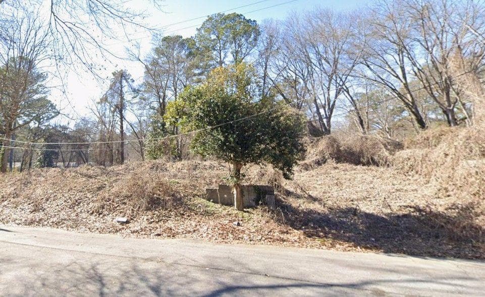 single family residence for sale at 512 Gary Road, Atlanta, GA 30318 — photo 3