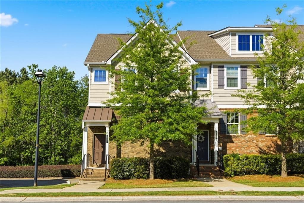 4 bedroom, 4 bathroom, 2,449 sq ft townhouse for sale at 4322 Buford Valley, Buford, GA 30518