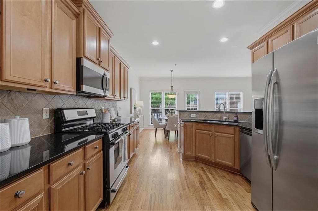 3 bedroom, 3 bathroom, 2,830 sq ft townhouse for sale at 1184 Laurel Place, Smyrna, GA 30080 — photo 2