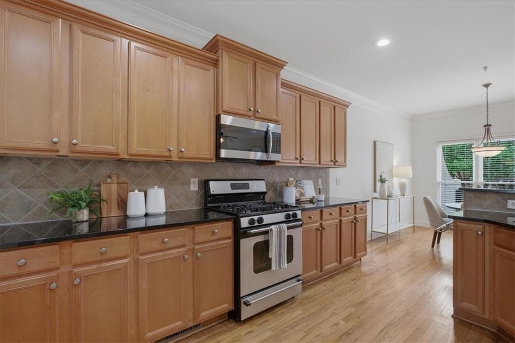 3 bedroom, 3 bathroom, 2,830 sq ft townhouse for sale at 1184 Laurel Place, Smyrna, GA 30080 — photo 3
