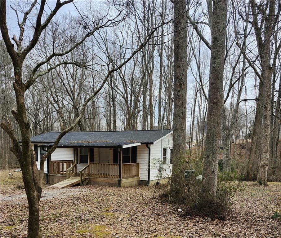 3 bedroom, 1 bathroom, 880 sq ft single family residence under contract at 62 Mcclure Road, Temple, GA 30179 — photo 3