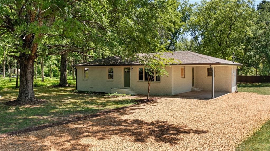 2 bedroom, 2 bathroom, 1,159 sq ft single family residence sold at 31 Alabama Street, Cave Spring, GA 30124