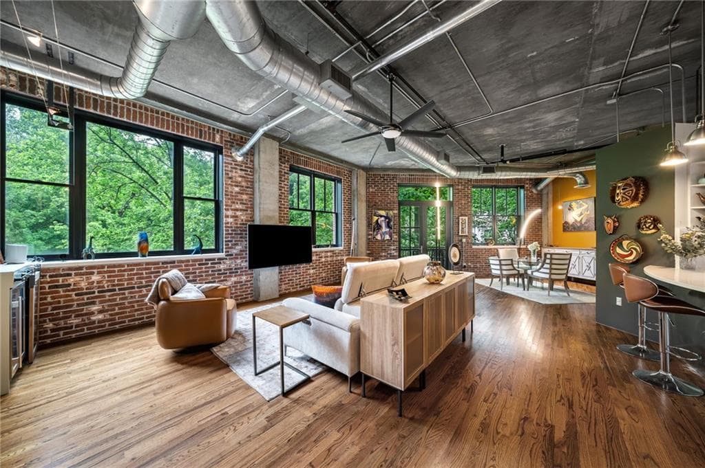2 bedroom, 2 bathroom, 1,232 sq ft condominium for sale at 3235 Roswell Road 405, Atlanta, GA 30305 — photo 3