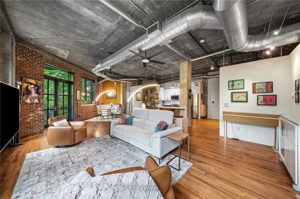 2 bedroom, 2 bathroom, 1,232 sq ft condominium for sale at 3235 Roswell Road 405, Atlanta, GA 30305 — photo 4
